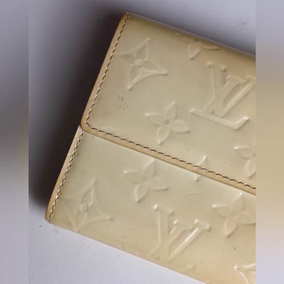 Louis Vuitton Ivory Vernis Sarah Wallet - Picture 6 of 16